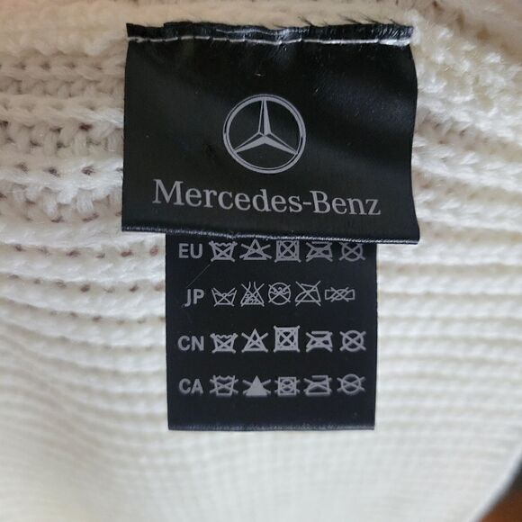 Mercedes Benz NWOT Cream Knit Cowl Scarf. - Picture 5 of 8
